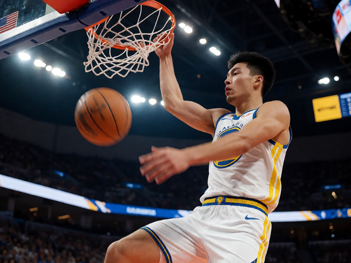 NBA比赛现场，球员正在扣篮